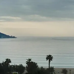 https://apartamento-roses-para-6-personas-maxvistas-mar-y-canal.catalonia-hotels.com